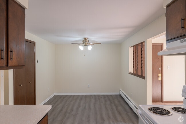 2BR, 1BA - 850SF - Kitchen and Dining Area