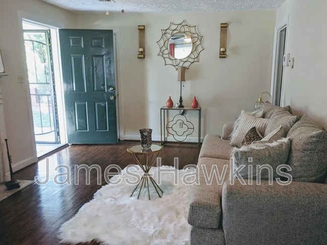 Photo - 22 W Cromwell St