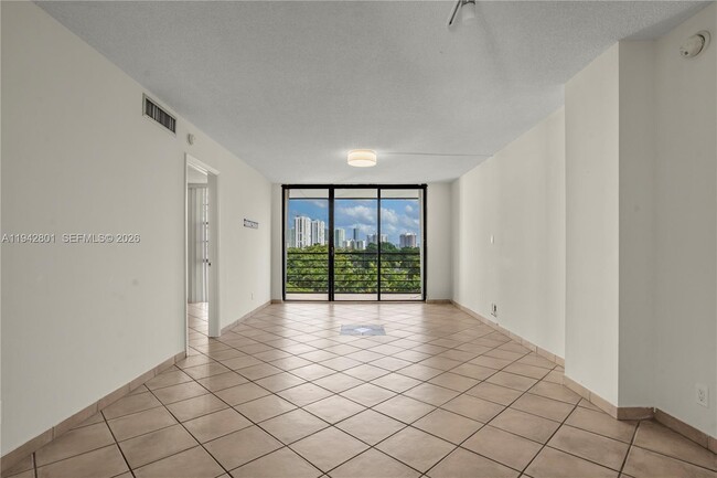 Photo - 20500 W Country Club Dr Unit 607