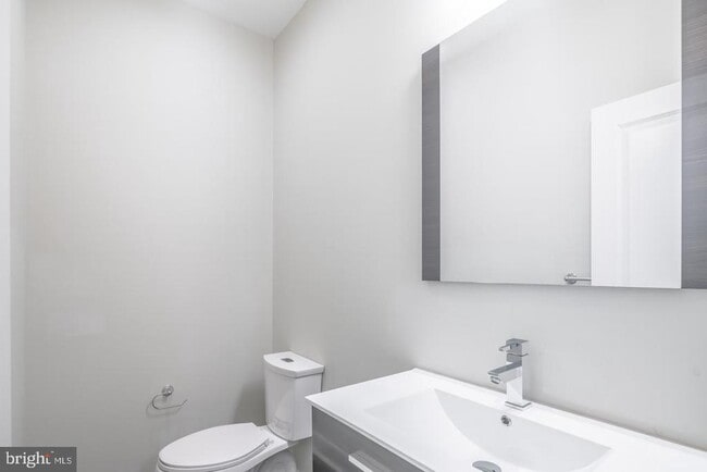 Building Photo - 2012 W Girard Ave Unit 6A Rental
