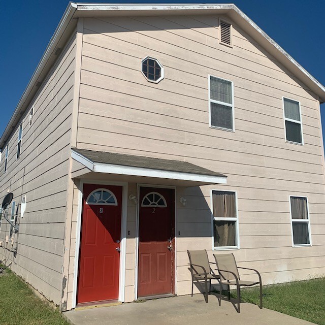 Building Photo - Convenient Location