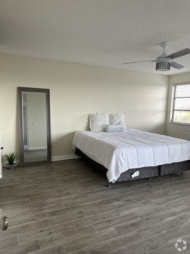 Building Photo - 2240 N Cypress Bend Dr Unit Muriel Rental