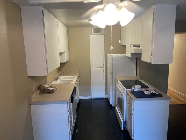 Photo - 1412 N Cherry St