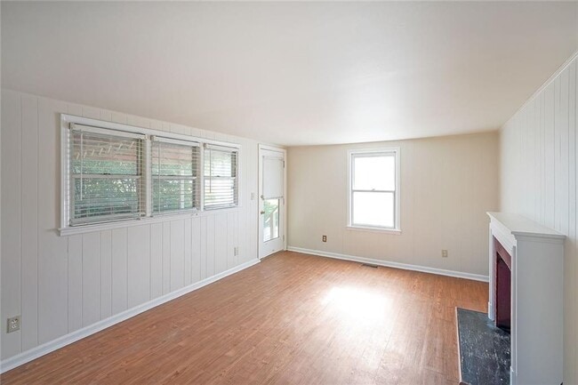 Photo - 2055 Anderson Dr SE