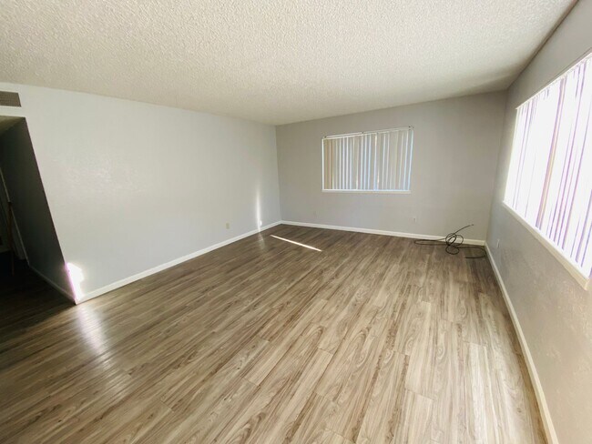 Photo - 4561 Ashcroft Ave Unidad 50