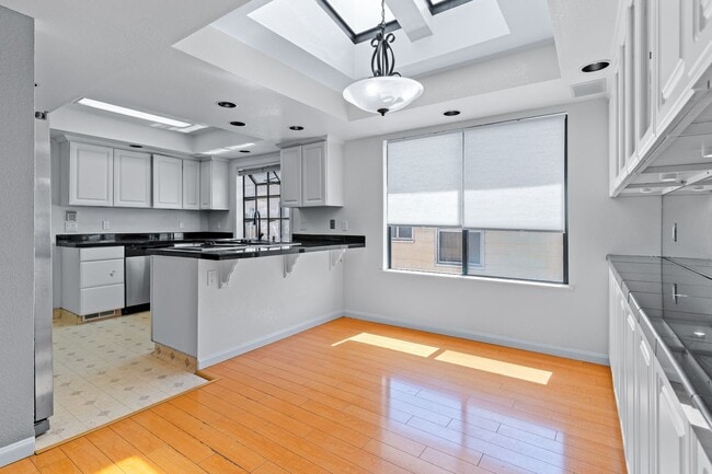 Building Photo - 1ngmar Unit UPPER Rental