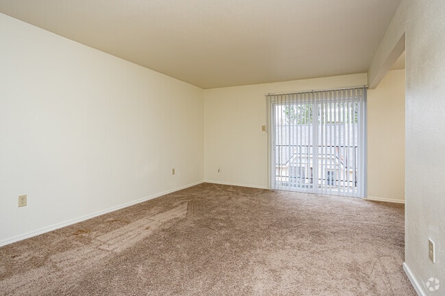 1BR, 1BA - 750SF