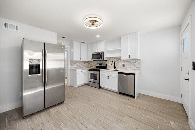 Photo - 3229 Holman St Unit 4