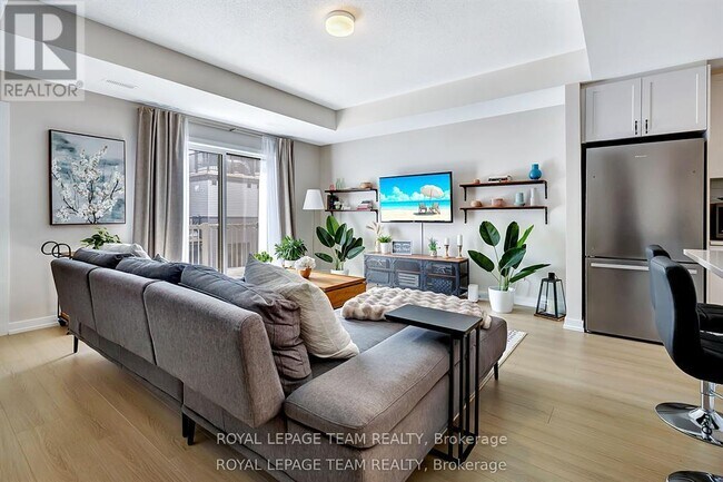 Photo - 241 David Lewis Private