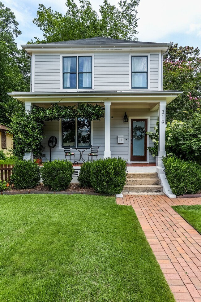 Photo - 310 Heck Street