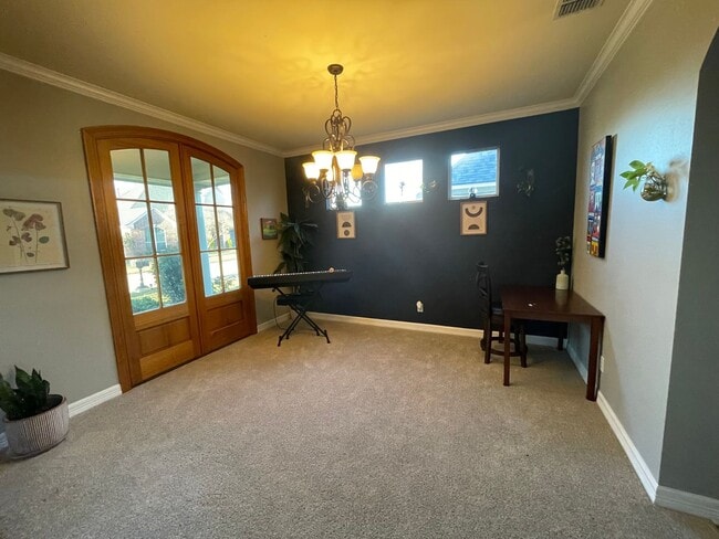 Photo - Gorgeous 5 Bedroom Home in The Haven!