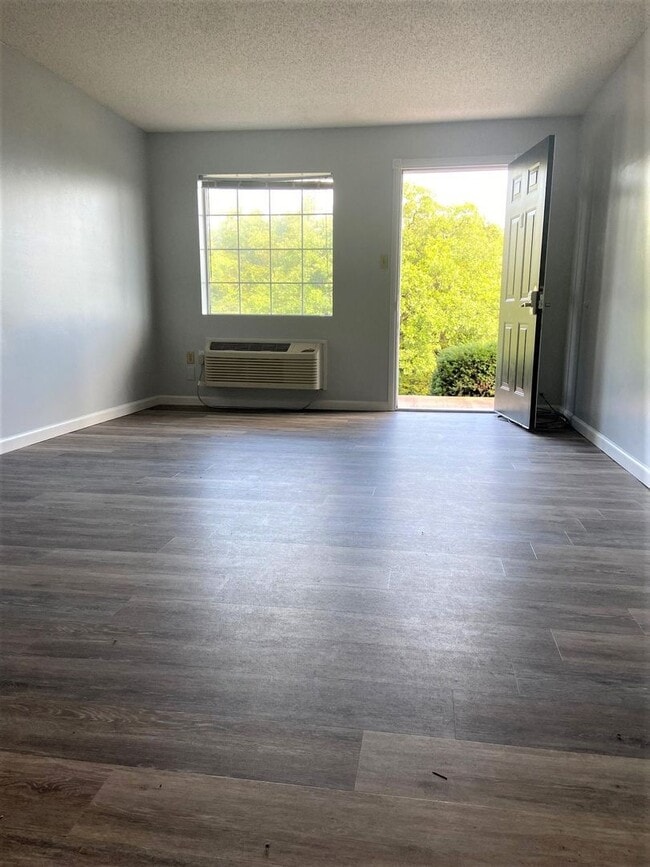 Photo - Studio Apartment in Hollister