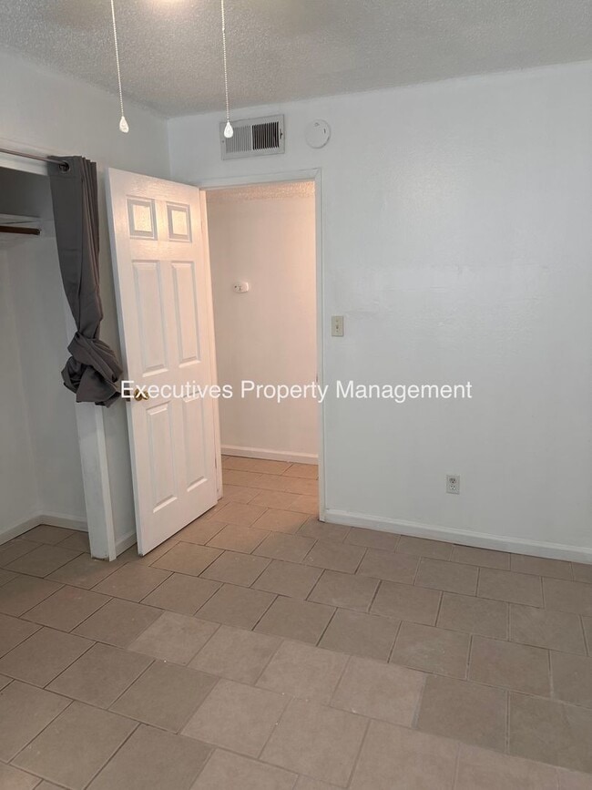 Photo - 1202 Kings Ave