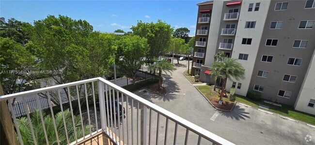 Building Photo - 11050 SW 196th St Unit 408 Rental