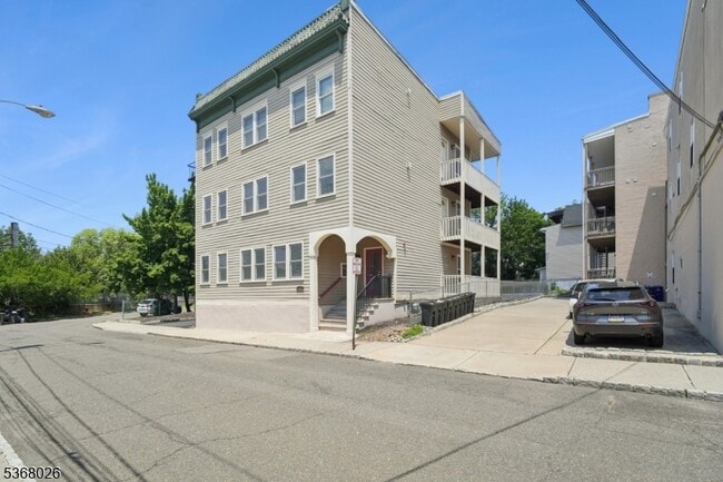Building Photo - 5 Grant St Unit 1F Rental