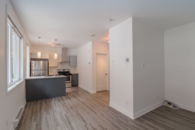 Photo - 6600 Av. de Darlington Unit 105