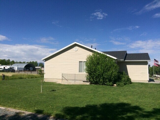 Photo - 1884 Shepard Ln Unit Apt 1