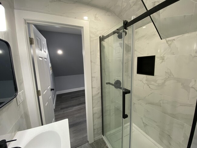 Photo - 129 Emerald St S Unit Attic ( 3)