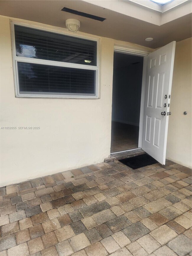 Photo - 5780 SW 61st St Unidad 2