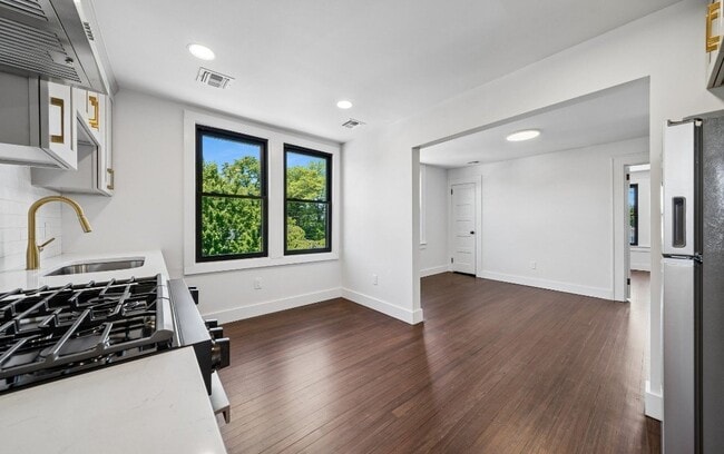 235 Elmwood Ave Unit 3