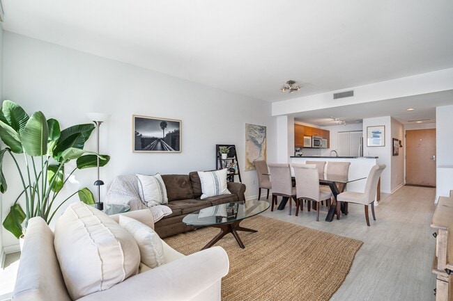 Photo - 253 NE 2nd St Unidad # 3104