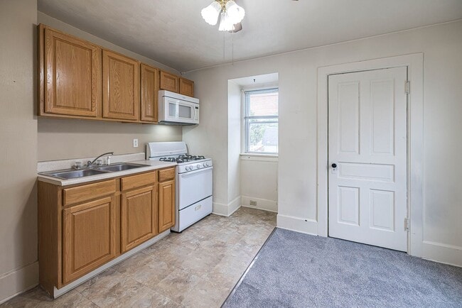 Photo - 735 W 26th St Unit APT 2