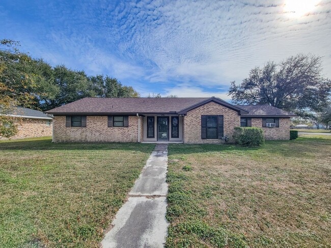 Building Photo - This spacious 4-bedroom, 2-bathroom lease home in Baytown, Texas, offers the perfect blend of com...