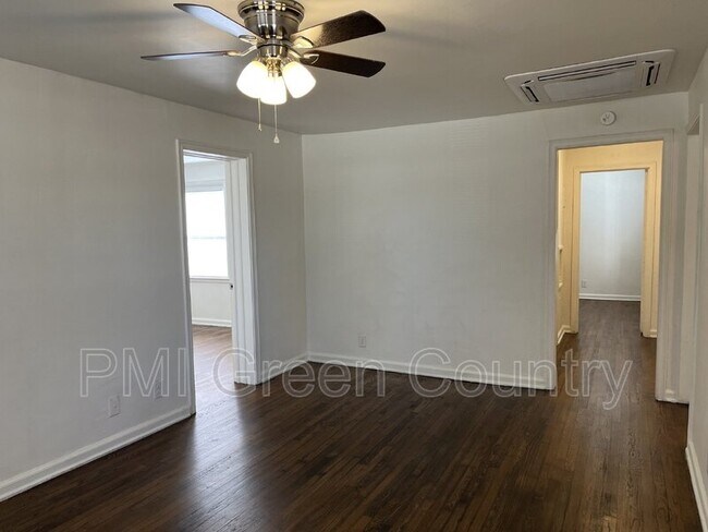 Photo - 3930 E 1st St