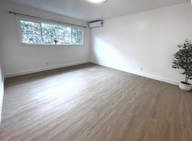 Photo - 1601 N Normandie Ave