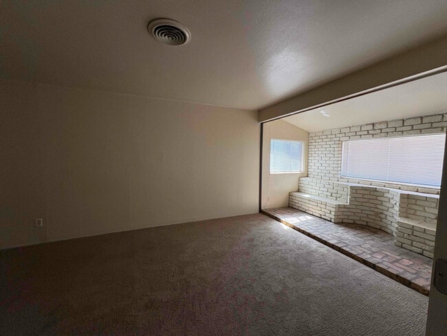 2603 W Alameda St