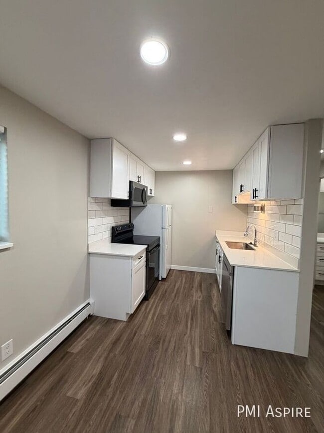 Building Photo - MOVE IN SPECIAL! 1 Bedroom Apartment in Lakewood– Cozy Living right off of Wadsworth close to Hwy 6!