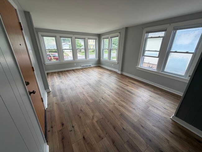 Building Photo - 2111 E. Dayton St. Unit 2