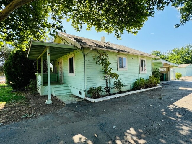 Coming Soon! Cute Two Bed, Two Bath Countr... - Coming Soon! Cute Two Bed, Two Bath Countr... House
