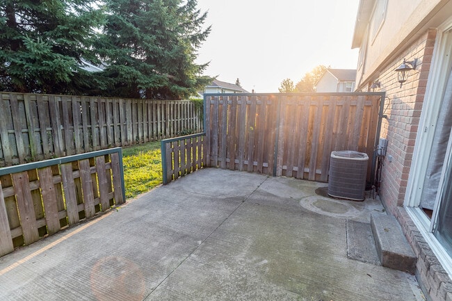 Photo - Village of Niagara Townhouses