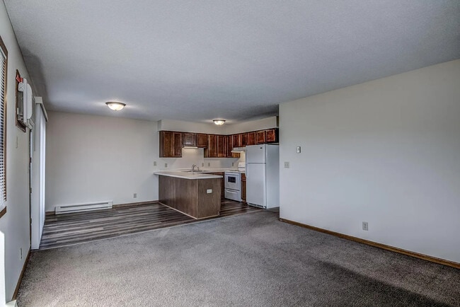 Photo - 634 Saxonwood Rd