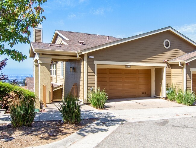 Building Photo - 6491 Bayview Dr