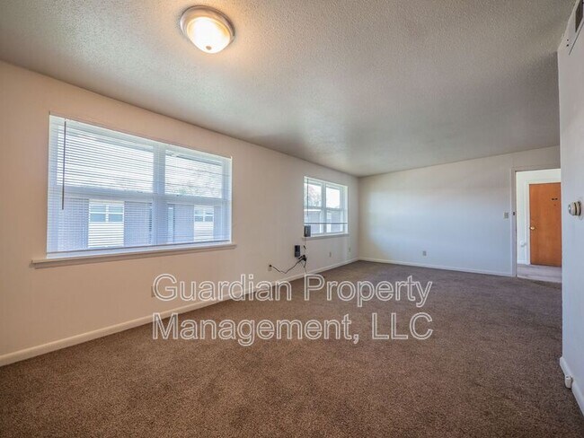 Photo - 1115 N College Dr