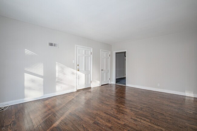 Photo - 7535 Oxford Dr Unit 1E