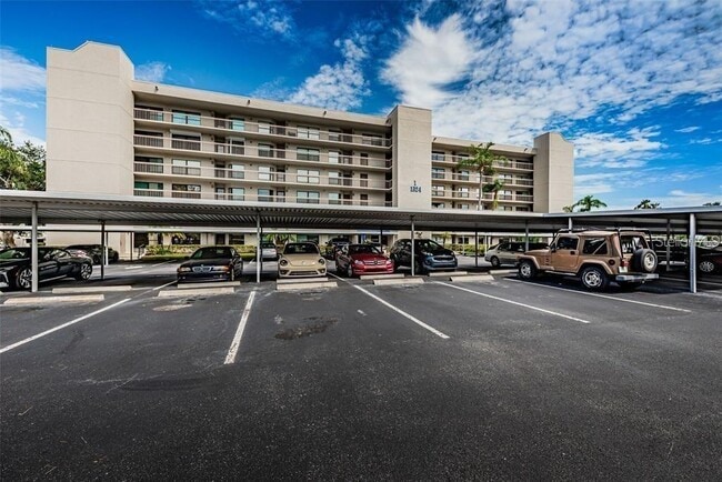 Building Photo - 1324 Pasadena Ave S Unit 205