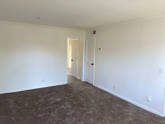 Photo - 2 Bed, 2 Bath - Walking distance to The Pharmacy!