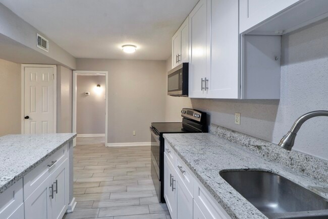 Photo - 5929 Queensloch Dr Unidad 235