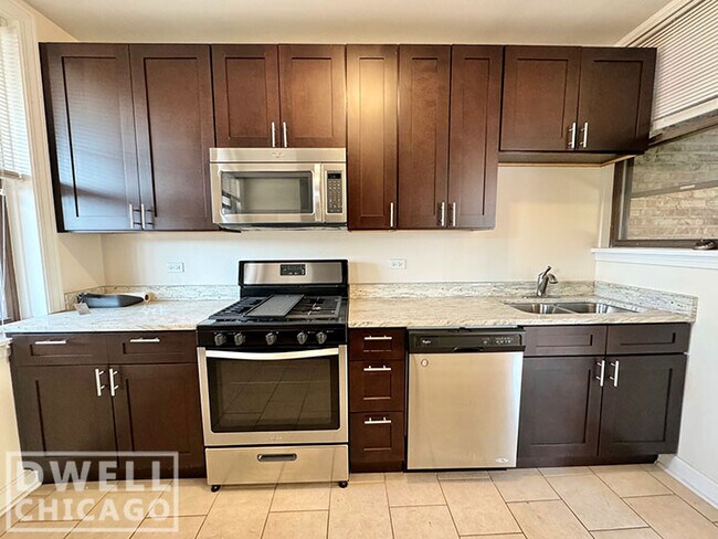 Building Photo - 2432 N Milwaukee Ave Unit 2 Rental