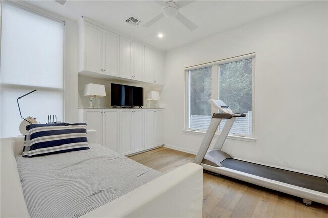 Photo - 2510 Sutherland St