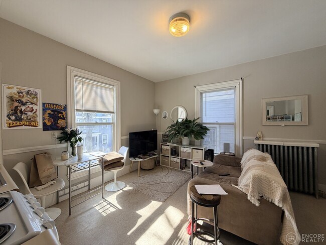 Photo - 8A Forest St. Unit 2R Unidad 2R