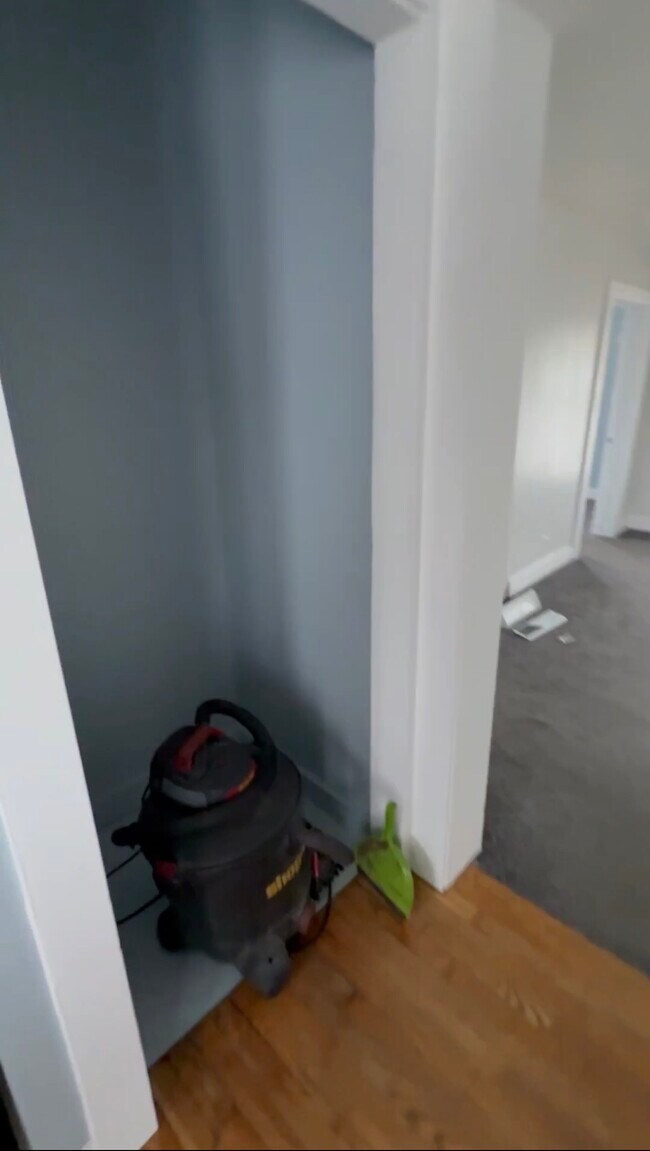 Photo - 4689 Center St