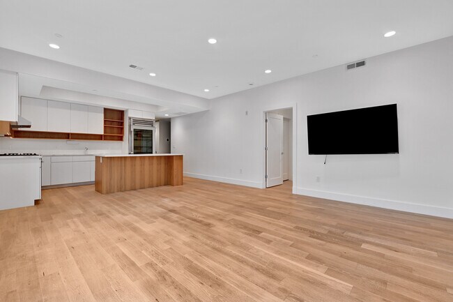 Photo - 3541 11th St NW Unidad 202