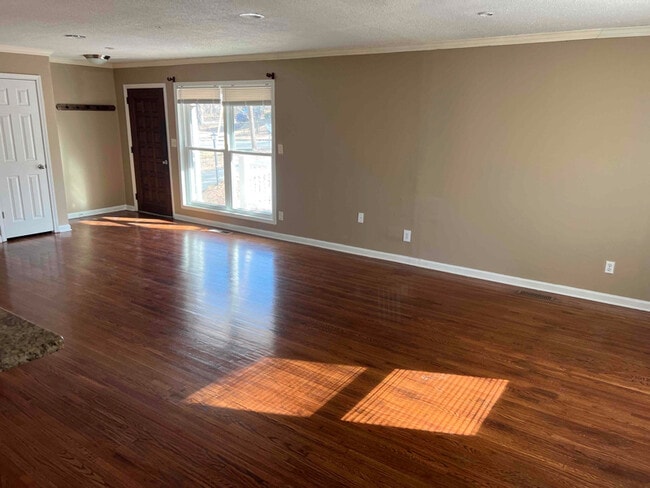 Photo - 12202 Greenleaf Dr SE