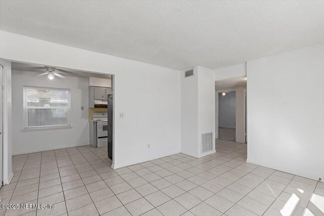 Photo - 902 2nd St S