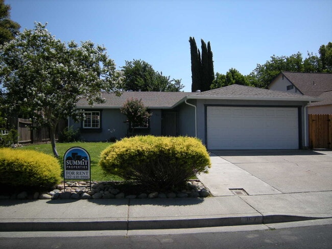 Building Photo - Walking distance to Cambridge Elementary S...