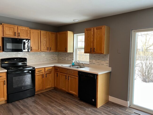 Photo - 145 E Laurie St